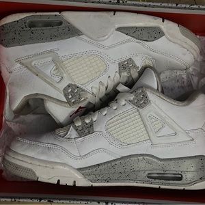 Wore like 2-3 times need gone asap